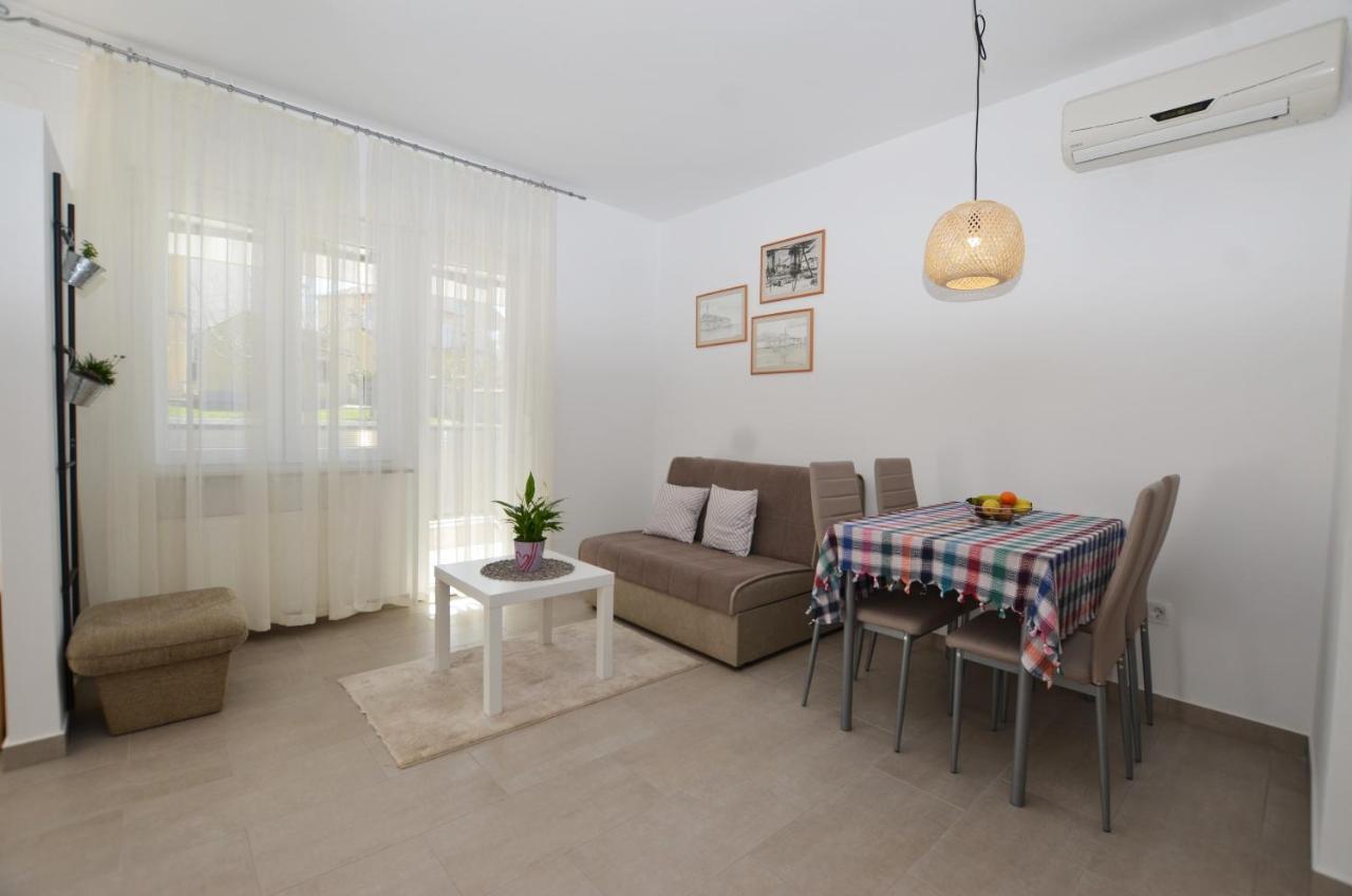M&N Apartment 罗维尼 外观 照片